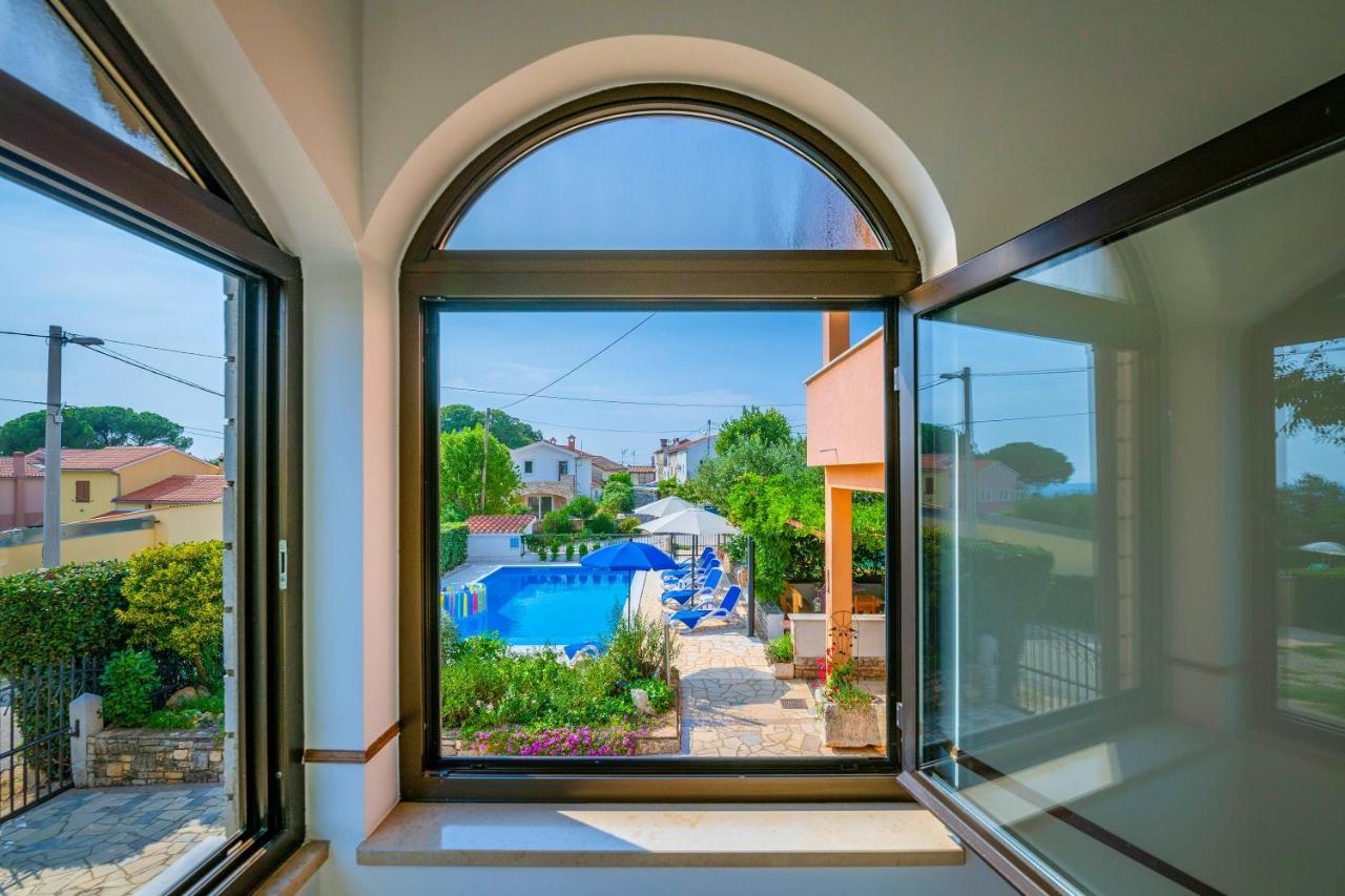 Villa Margerita With Private Pool, Yard And Parking Kastelir Exterior photo
