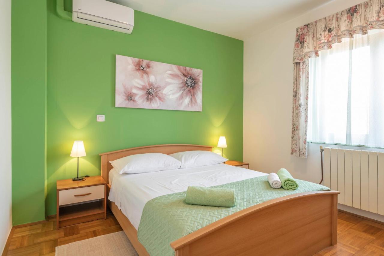 Villa Margerita With Private Pool, Yard And Parking Kastelir Exterior photo