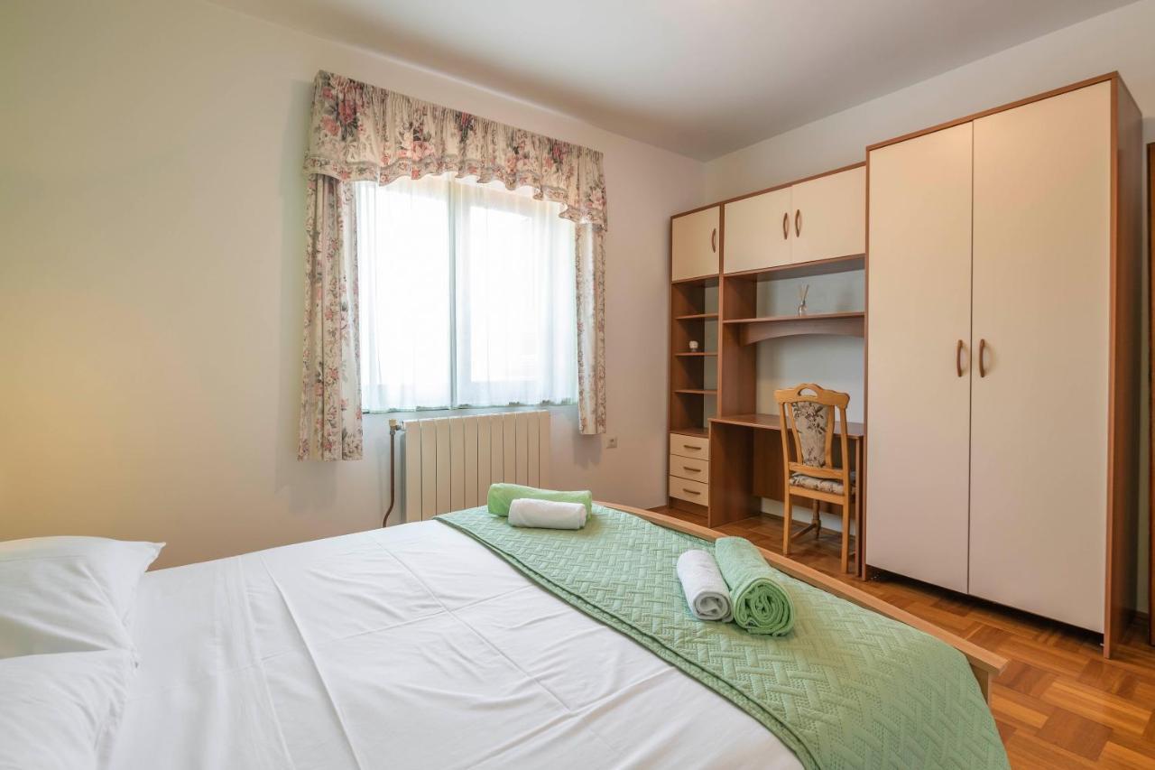 Villa Margerita With Private Pool, Yard And Parking Kastelir Exterior photo